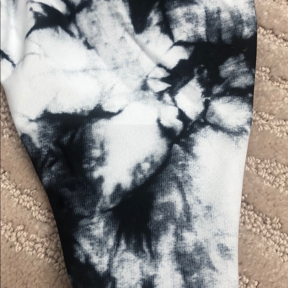 Bikini - Picture 3 of 4